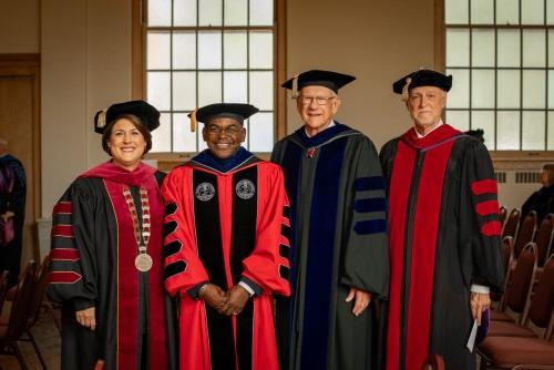 Dr. 约翰一. Martin, President Emeritus, Dr. 威廉·Crothers, President Emeritus, Dr. 鲁珀特一. Hayles, Jr, President, Dr. Deana L. Porterfield, Former President